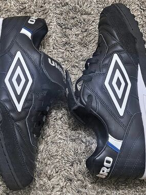 Umbro Speciali Pro TF Soccer Sneakers Black & White US 7.5